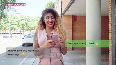 Malfidela edzino forte fiki sian junan amanton dum ŝia edzo laboras. Latina kun manoj kaj granda azeno. Venuso Afrodito.