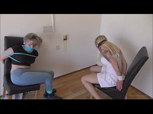 ❤️ Toksomaniulo / ligita kaj buŝoŝtopita / junulino en mizero Hejmfarita porno ĉe eo.shadbase-xxx.ru